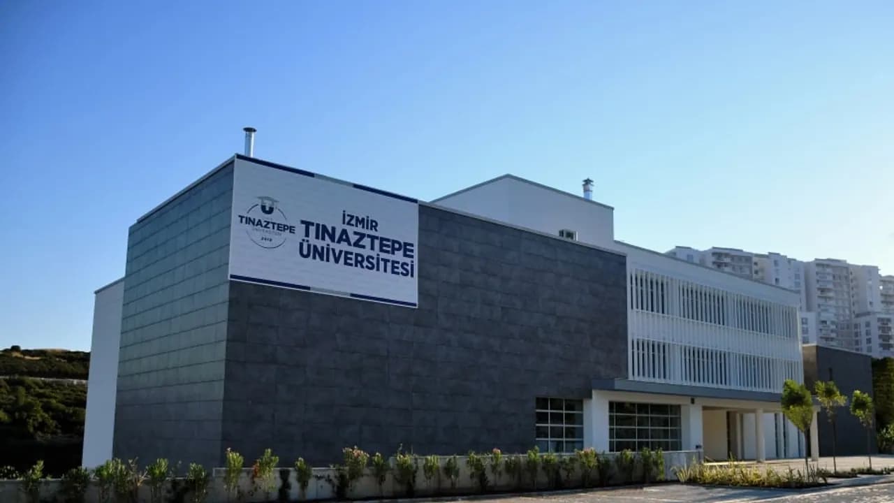 İzmir Tınaztepe Üniversitesi kampüsü