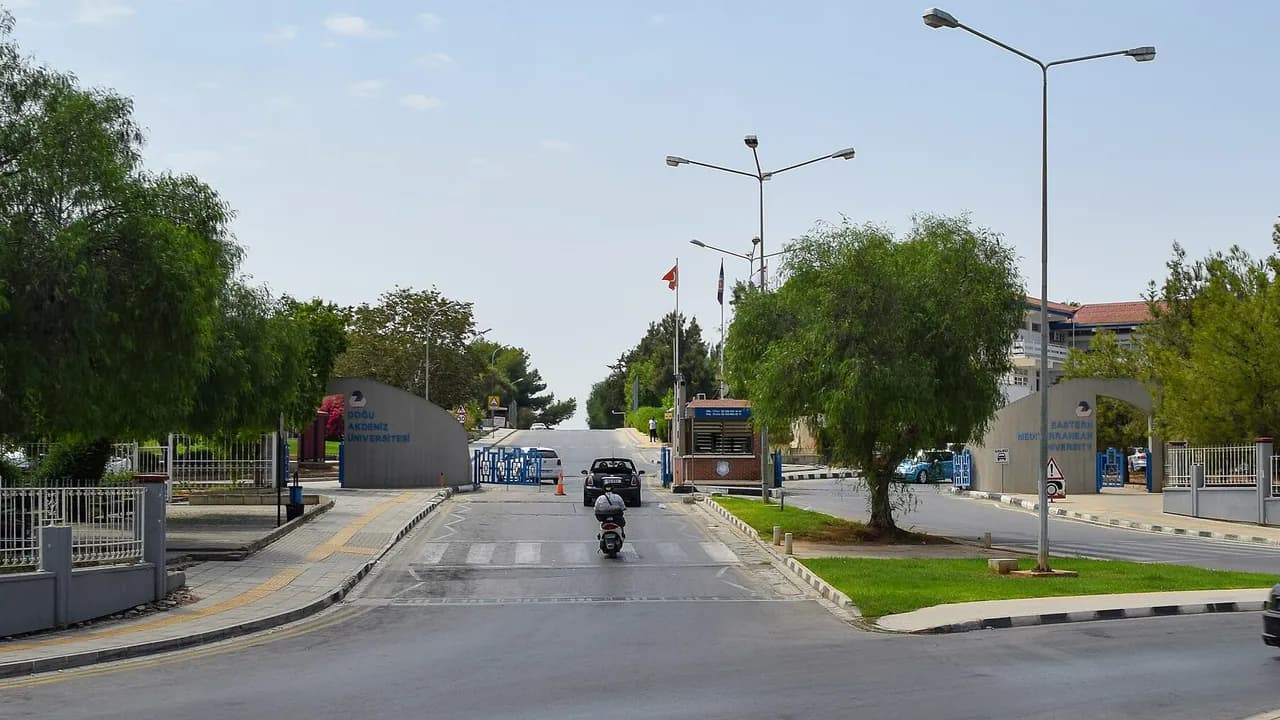 Doğu Akdeniz Üniversitesi kampüsü