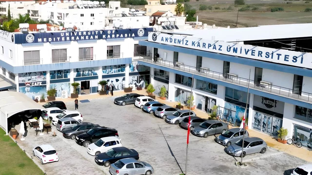 Akdeniz Karpaz Üniversitesi kampüsü