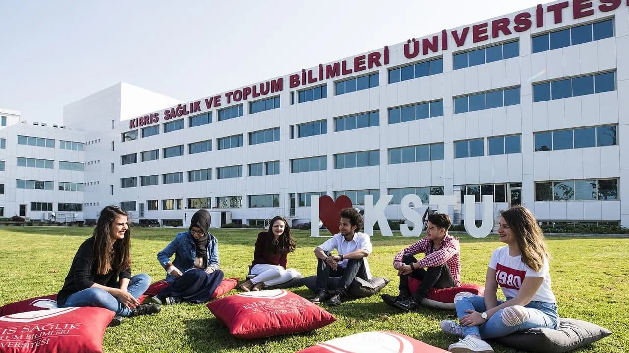 Kıbrıs Sağlık Ve Toplum Bilimleri Üniversitesi kampüsü