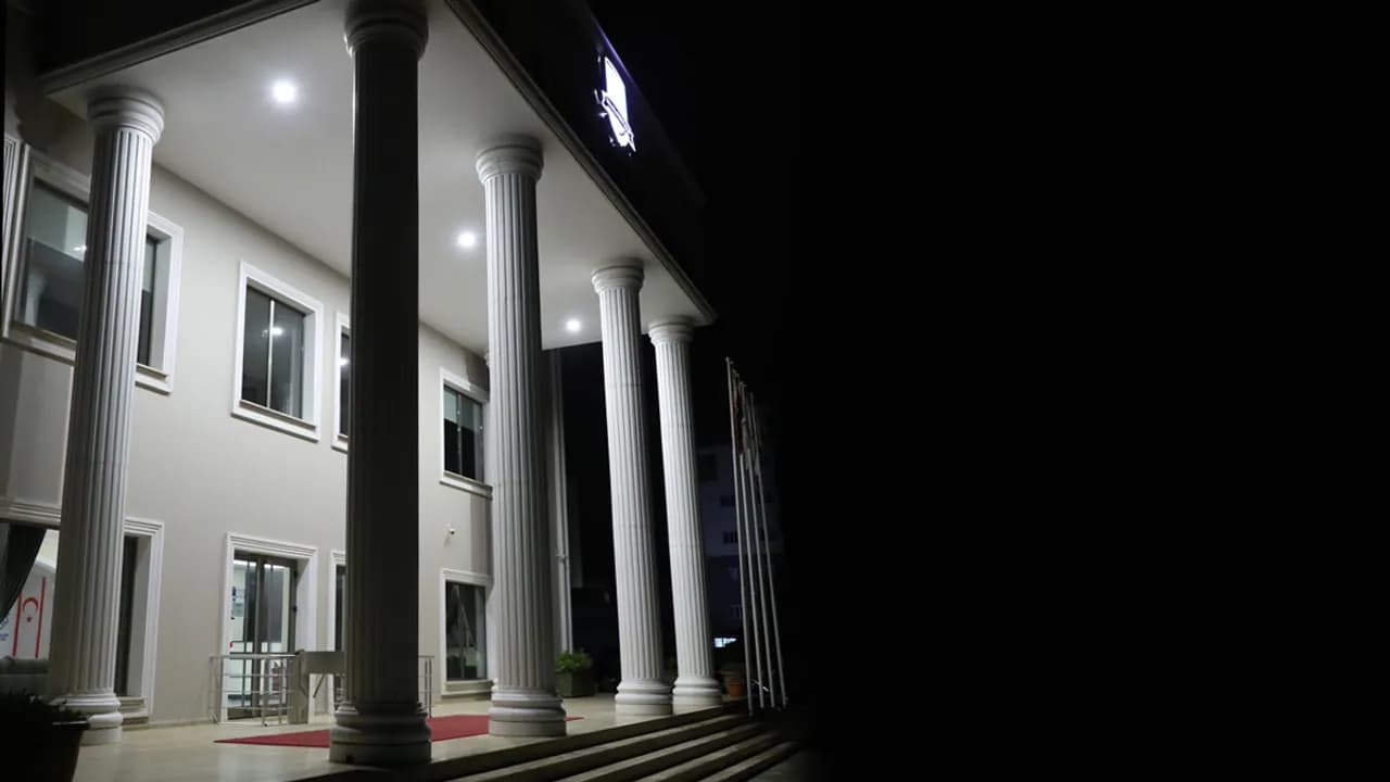 Ada Kent Üniversitesi kampüsü