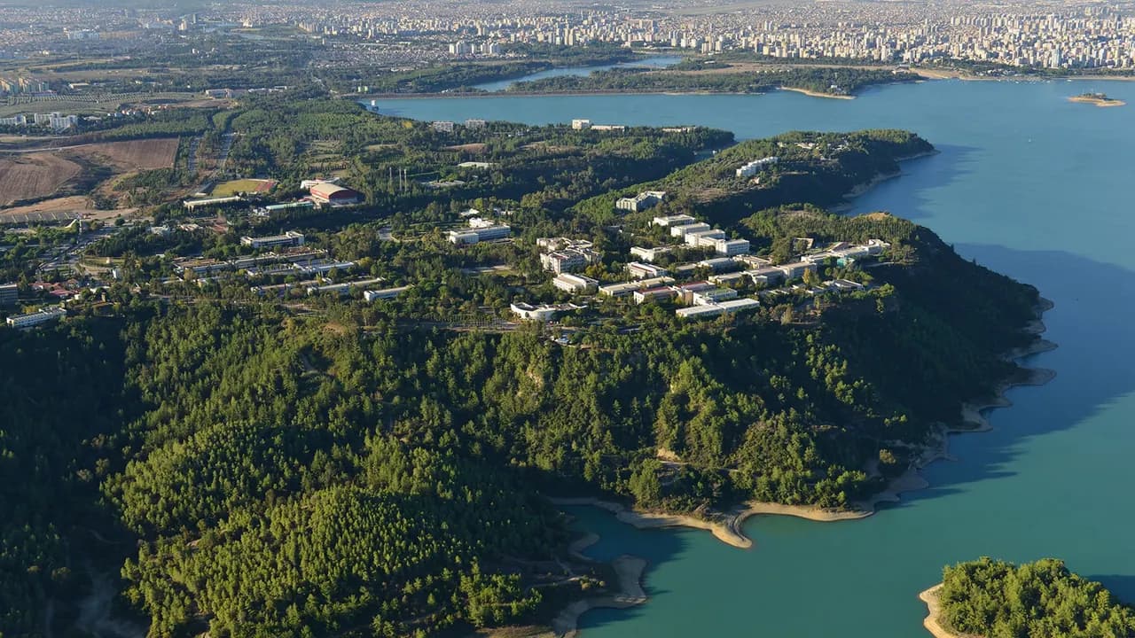 Çukurova Üniversitesi kampüsü