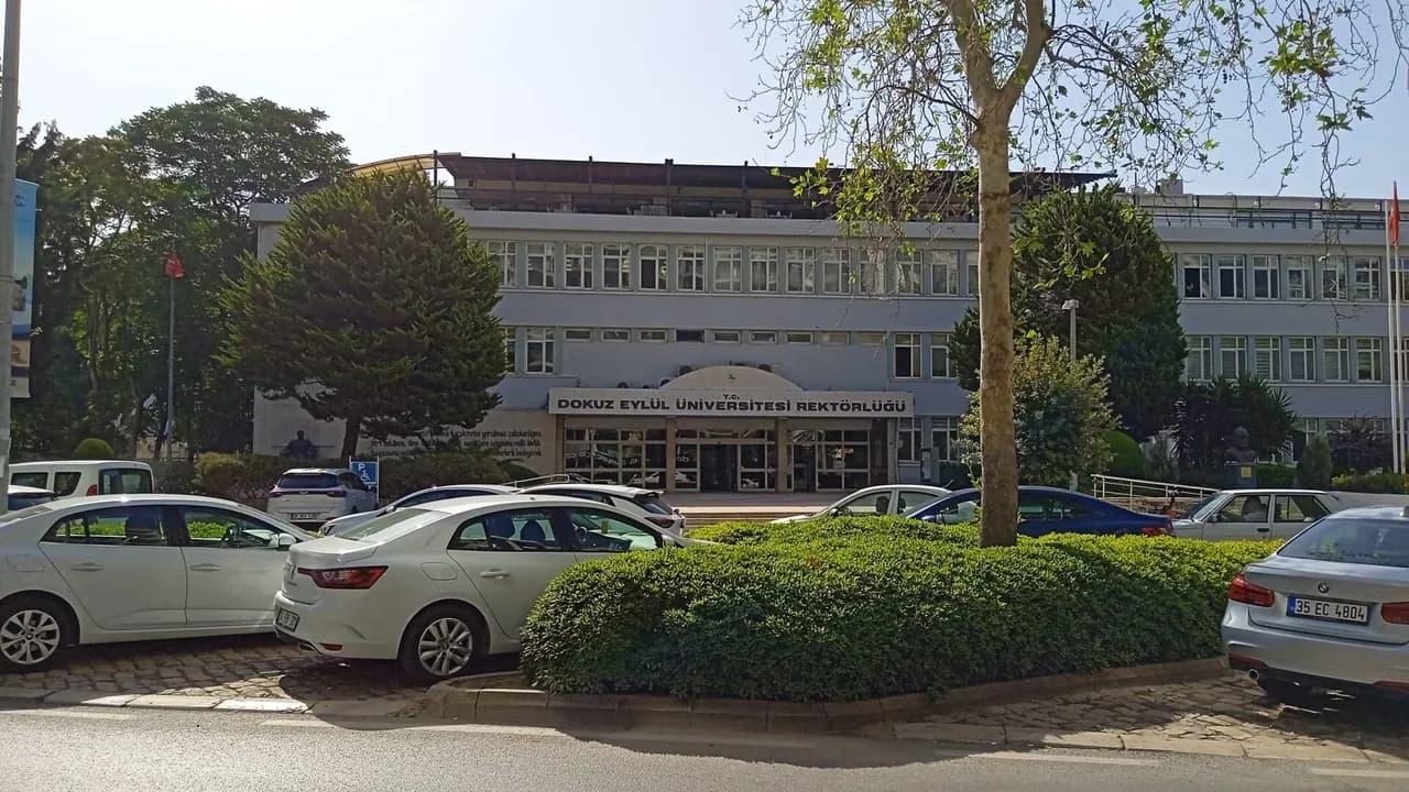 Dokuz Eylül Üniversitesi kampüsü