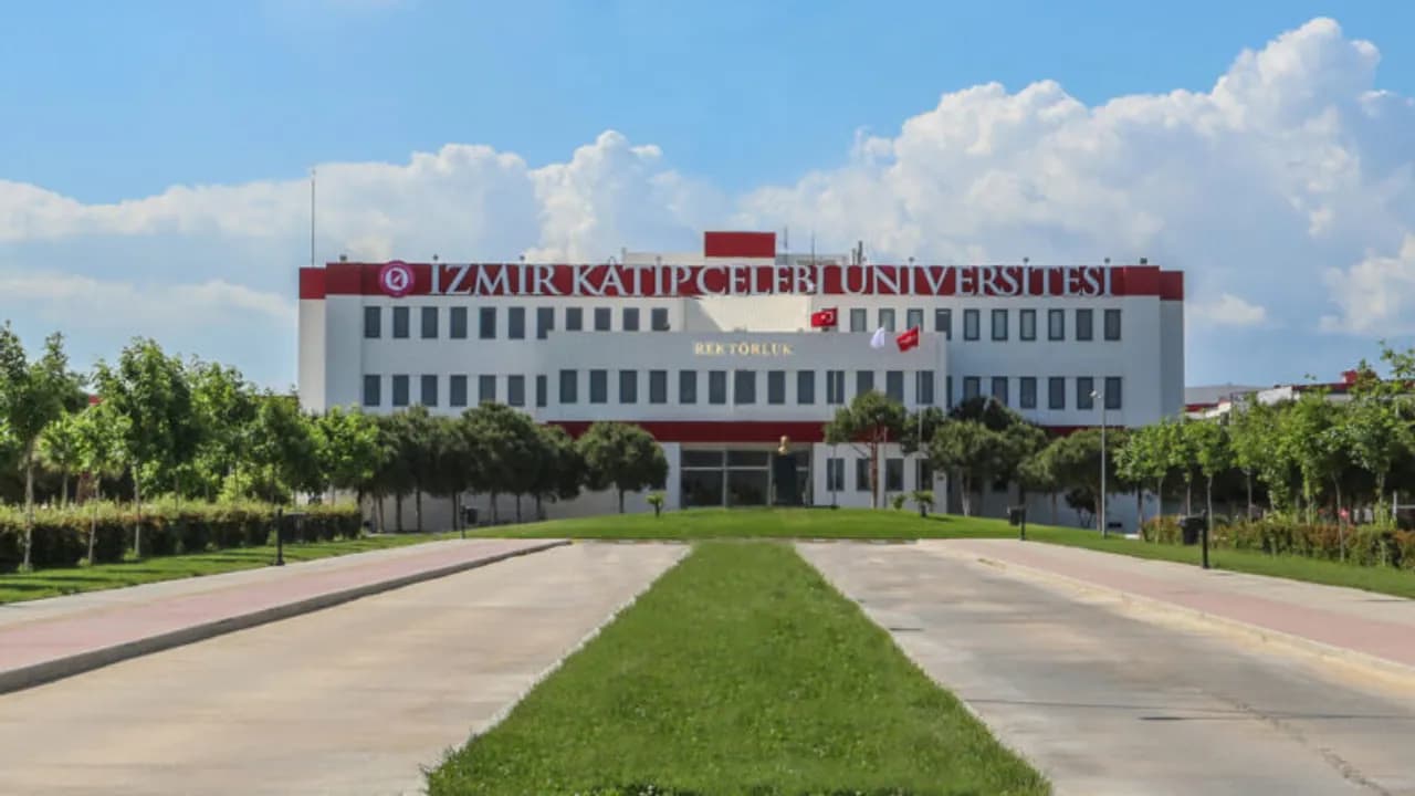 İzmir Katip Çelebi Üniversitesi kampüsü