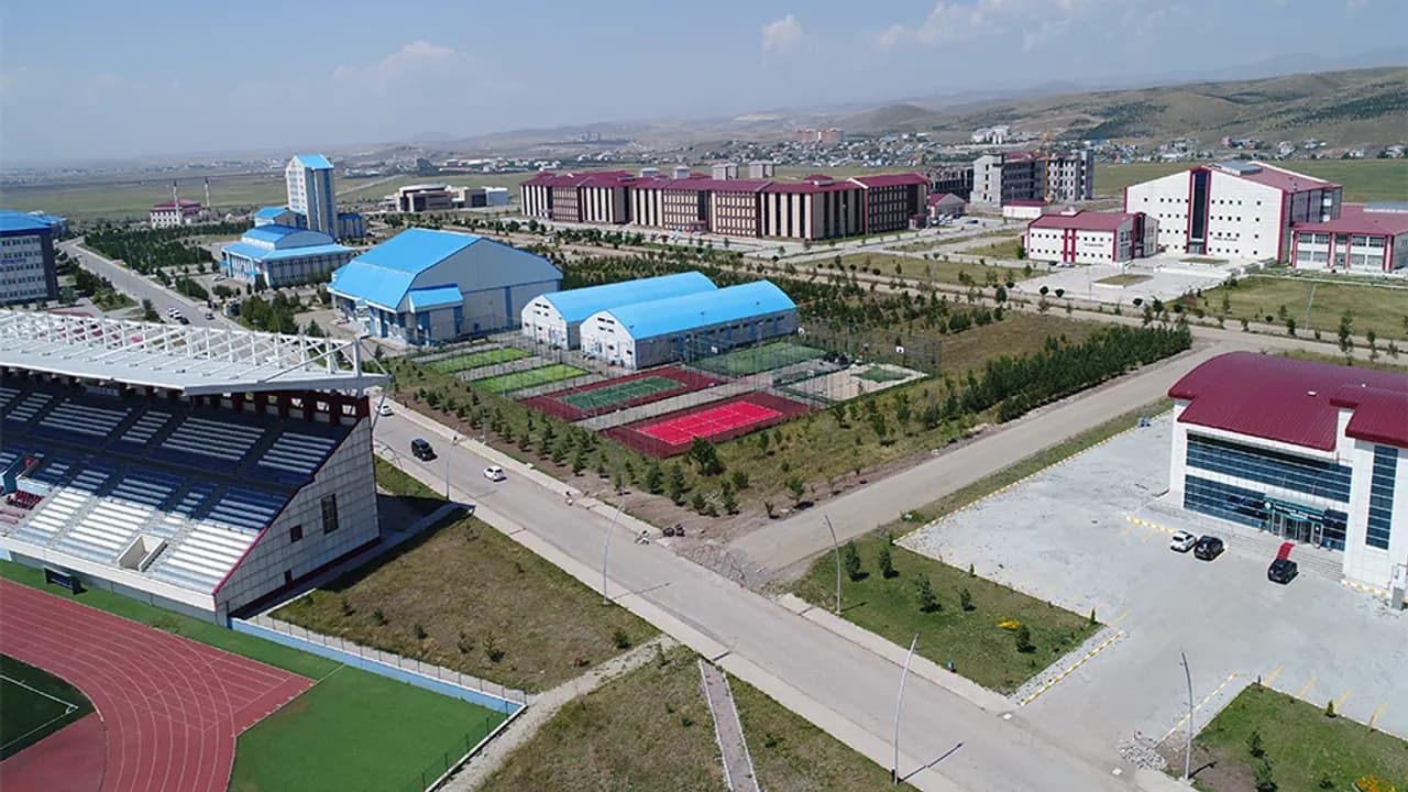 Kafkas Üniversitesi kampüsü