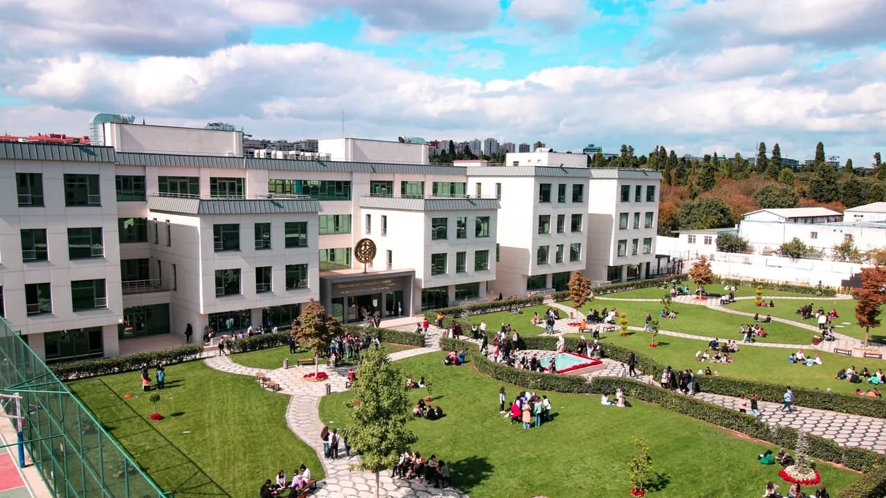 Biruni Üniversitesi kampüsü