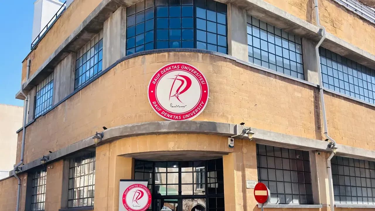 Rauf Denktaş Üniversitesi kampüsü